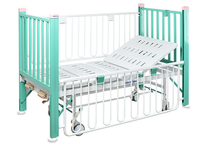 エナメルを塗られた鋼鉄側面柵が付いている2つの機能手動医学の小児科のベッド