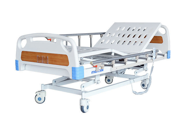 障害者のための 1 つの電気病院用ベッドに付き贅沢な移動式高さ調節可能な 3 つ