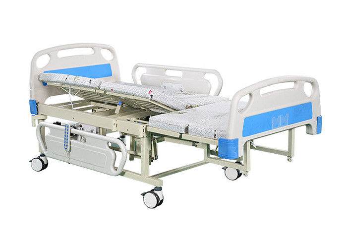 動きのための手のコントローラーと電気病院用ベッドを回す忍耐強い側面