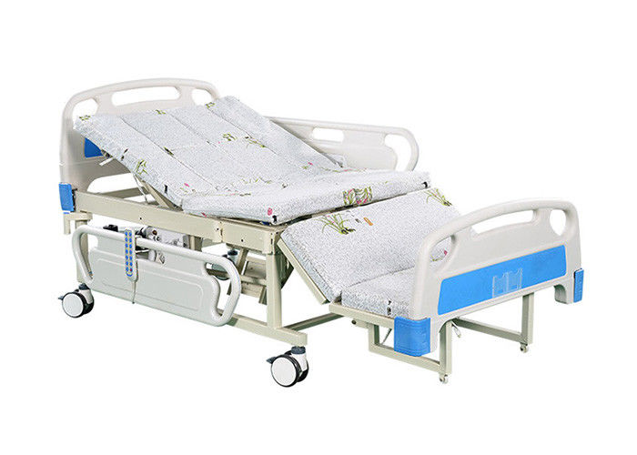 動きのための手のコントローラーと電気病院用ベッドを回す忍耐強い側面