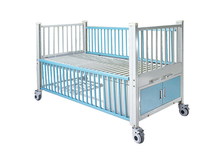 エナメルを塗られた鋼鉄側面柵の小児科の病院用ベッドの実物大の保護