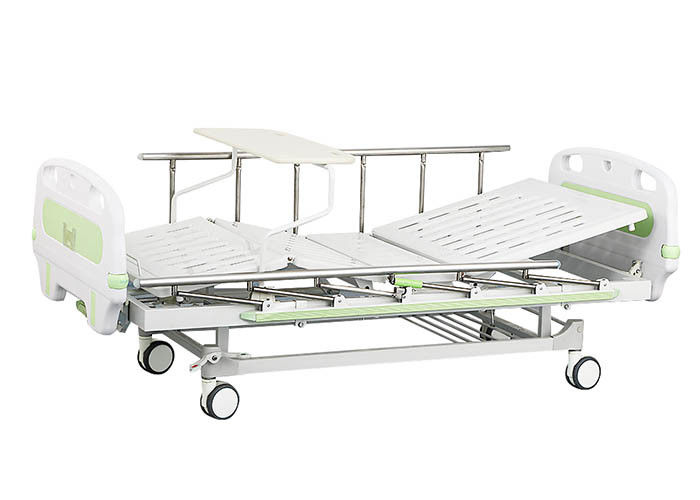 2 つの機能医学の手動病院用ベッド、中央ブレーキ システムの足車